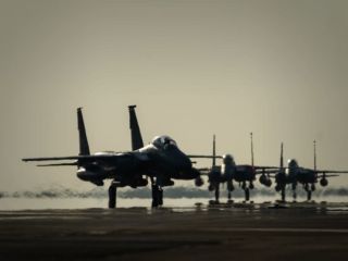 اسکادرانی از جنگنده‌های اف-۱۵ آمریکا به امارات رسیدند