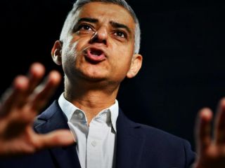 شهردار لندن : اگر یک بچه ۱۹۰ سانتی متری(ترامپ) از کاخ سفید درباره من توییت کرد خبرم کنید