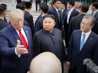 دیدار ترامپ و کیم جونگ اون / اولین رئیس جمهور آمریکا که پا بر خاک کره شمالی گذاشت