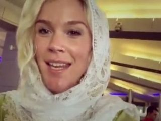 واکنش دنیای مجازی ایرانی ها به اخراج خواننده بریتانیایی از جزیره کیش