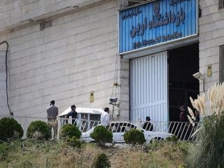 افشای جزئیاتی عجیب از اتاق‌های VIP در زندان اوین؛ از فرش ‎ ۱۴۰۰شانه تا یخچال‎ خارجی و توالت اشرافی!