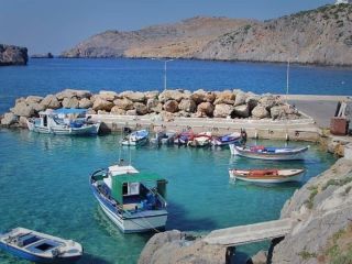 ساکن این جزیره یونانی شوید؛ یک قطعه زمین رایگان، ماهیانه ۴۵۰یورو و غذای مجانی بگیرید