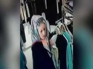 کیف قاپی در لباس فروشی بوسیله خانوم حرفه‌ای