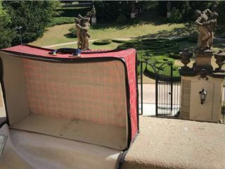 سفارت آلمان در پراگ به دنبال صاحب یک چمدان می‌گردد