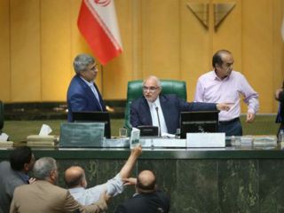 بحث و جدل در مجلس ایران بر سر تابعیت دو گانه حسن روحانی و کریمی قدوسی