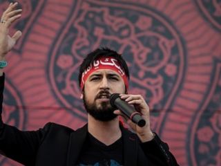 دستگیری حامد زمانی ، خواننده سرودهای انقلابی به اتهام حمل مواد مخدر در فرودگاه مهرآباد