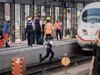 مرد اریتره ای یک مادر و پسر ۸ساله‌اش را در فرانکفورت جلوی قطار هل داد