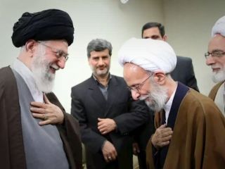 پاچه خاری مصباح‌ در حد لا لیگا; فرشتگان در برابر خامنه‌ای خضوع می‌کنند