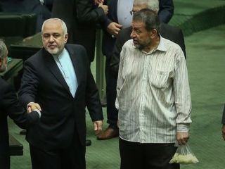 توضیح نماینده ای که با یک پلاستیک خربزه در مجلس به سراغ ظریف رفت