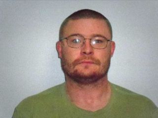 تاوان برنداشتن کلاه هنگام پخش سرود ملی؛ مردی سر پسر ۱۳ ساله را شکست