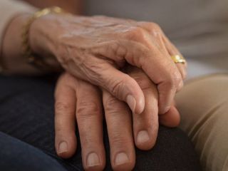 خودکشی زوج کهنسال آمریکایی به دلیل ناتوانی در پرداخت هزینه‌های درمانی