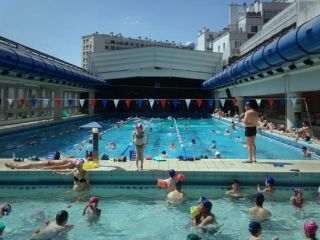 زنان بورکینی پوش استخری را در پاریس به تعطیلی کشاندند