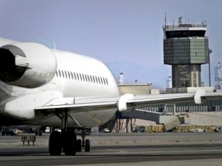 ورود کانتینرهای مشکی رنگ پلمپ شده به وسیله‌ سه فروند هواپیما به فرودگاه مهرآباد