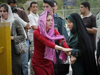 در هتل های نیروی انتظامی رعایت حجاب الزامی نیست!