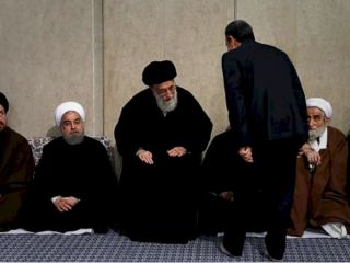 پیروزی احمدی‌نژاد و خنده‌های او بر لب‌