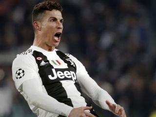 کریستیانو رونالدو سالانه ۱۶ میلیون یورو از شرکت «نایکی» پول برای تبلیغات می‌‌گیرد