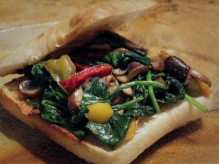 آیا پروتئین قارچ برابر گوشت، و اسفناج سرشار از آهن است؟