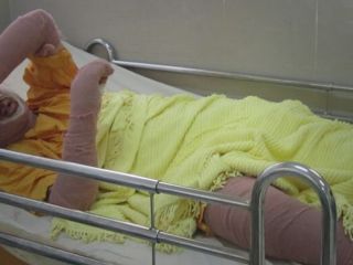 دختر آبی سه روز پیش از دنیا رفته بود؛ وی را روز یکشنبه بدون حضور خانواده دفن کردند