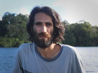 دعوت از پناهجوی ایرانی محبوس در جزیرە مانوس برای تدریس در دانشگاهی در لندن