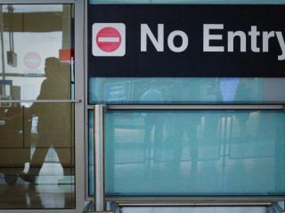 منع دانشجوی ایرانی دارای ویزای تحصیلی از پرواز به آمریکا