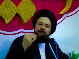 آخوند: امام علی به وسیله دستش زنش رو حامله کرد و در عرض یک ساعت بچه به دنیا اومد