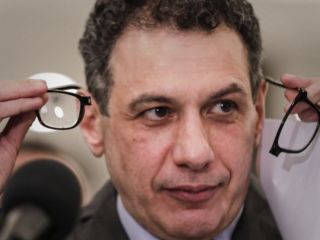 «به شما می گویم چرا ما در ایران گروگان هستیم»