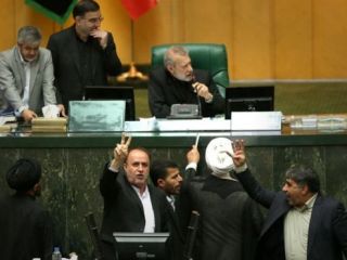 علی لاریجانی خطاب به نمایندگان جبهه پایداری: دیکتاتور شمایید که این بساط را در کشور راه انداختید