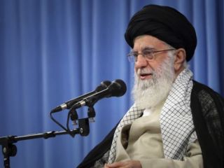 آیت‌الله خامنه‌ای: باید به کلی از اروپایی‌ها قطع امید کرد