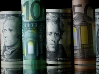 رشد پلکانی نرخ دلار؛ شکاف نرخ جهانی و رسمی یورو از ۲۰۰ تومان گذشت