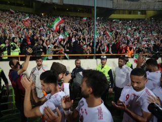 نمایش پرگل ملی‌پوشان ایران در حضور تاریخی زنان در ورزشگاه آزادی - ایران ۱۴ - کامبوج ۰