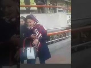 رقص زیبای یک خانم ایرانی وسط بازار تهران