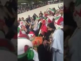 ویدیویی واضح از حمله مامورین زن نیروی انتظامی به یک دختر جوان در ورزشگاه آزادی