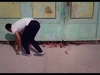 خرید یخ دربهشت از زیر درب مدرسه