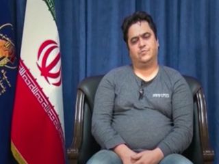 پخش ویدیوی عذرخواهی و اظهار پشیمانی روح الله زم از تلویزیون ایران