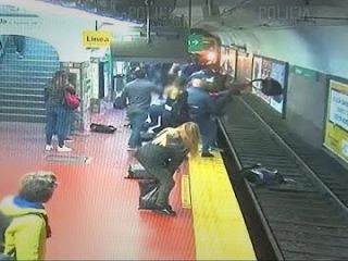 نجات معجزه‌آسای زنی در ایستگاه متروی بوئنوس آیرس