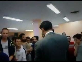 زنگ خوردن گوشی پیمانکار سلف دانشگاه علم و صنعت هنگام مکالمه با گوشی!!