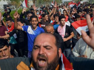 یک کشته در پی تلاش معترضان عراقی برای رسیدن به سفارت ایران در بغداد