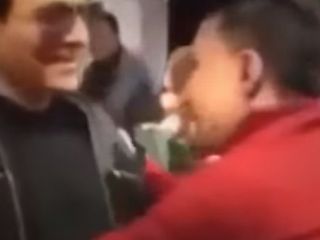 استقبال دیوانه وار یک هوادار از«اندى» در فرودگاه که مرزهاى جنون را جابه جا کرد!