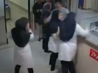 درگیری کارکنان بیمارستان رضوانشهر گیلان با بیمار قلبی و خانواده‌اش