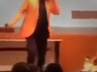 رقص و خوانندگی محمود شهریاری(مجری سابق صدا و سیما) در جشن آبانگان