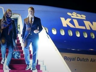 پوشش مهمانداران KLM در پرواز به تهران