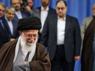 مرد سایه تغییرات کتاب‌های درسی ایران کیست؟