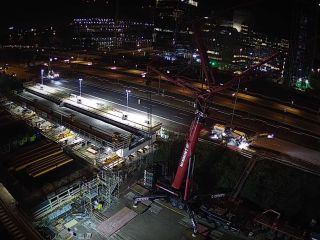 چگونه هلند‌ی‌ها در فقط ۳ روز، یک بزرگراه و خط آهن قدیمی را با یک مسیر جدید در آمستردام عوض کردند؟