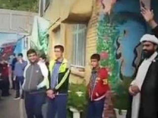 ترکیب عجیب شعر «عموزنجیرباف» با شعار مرگ بر آمریکا