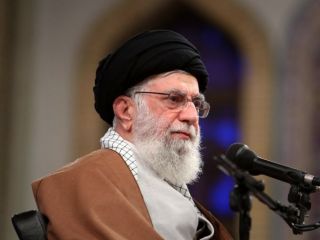 توضیح وب‌سایت خامنه‌ای: وی چندهمسری را برای مردان «مباح،اما غیر مستحب» می داند