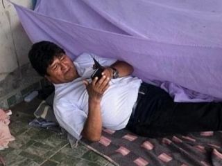 مورالس عکسی از خیابان‌خوابی و آوراگی خود را منتشر کرد