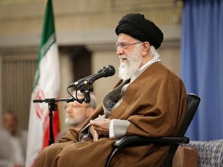 خامنه‌ای: محو دولت اسرائیل به معنای محو مردم یهودی نیست بیرون کردن اراذل و اوباشی مانند نتانیاهو است