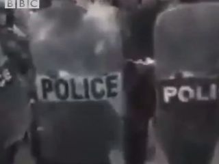 لحظه به لحظه با معترضین:یک زن خطاب به یگان ویژه:مردانمان رو ببین ،زره پوشیدند اومدند جلوی زن و بچه مردم