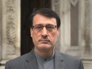 توئیت سفیر ایران در لندن: افزایش قیمت بنزین «نشان‌دهنده پیوند قوی بین حکومت و مردم» است