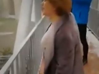 فریادهای زنی از روز پل عابر پیاده خطاب به مردم : ۴۰ سال است که زجر کشیده ایم